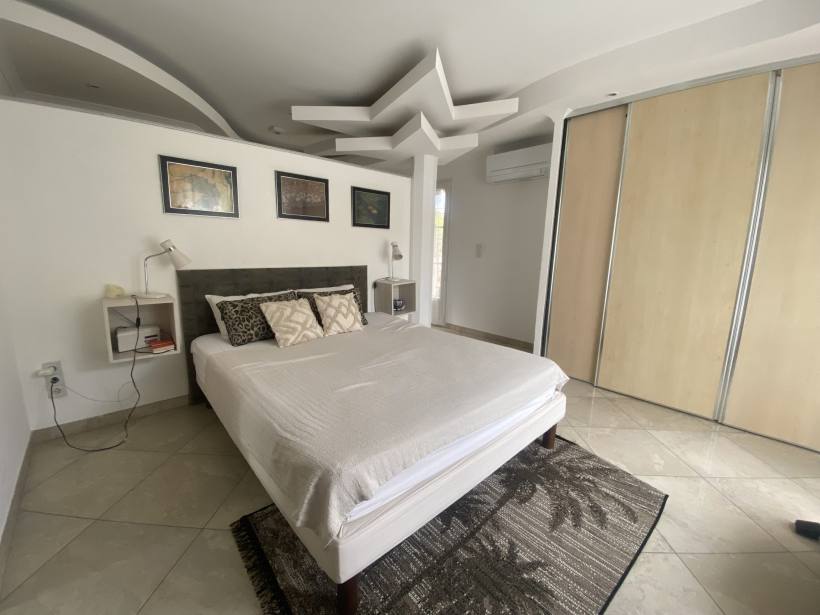 Nîmes, Villa + 2 gîtes et maison à finir